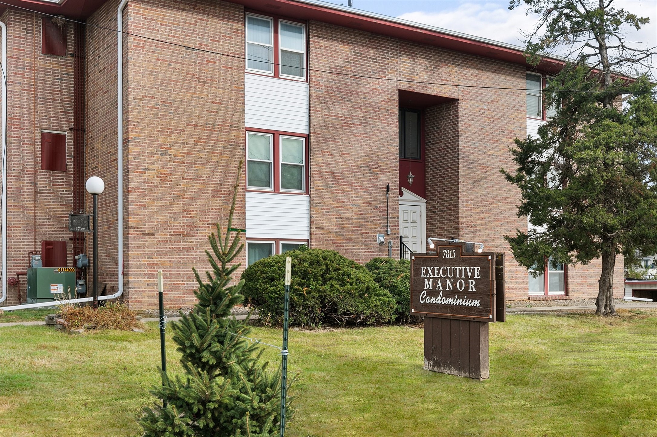 7815 Douglas Avenue 109