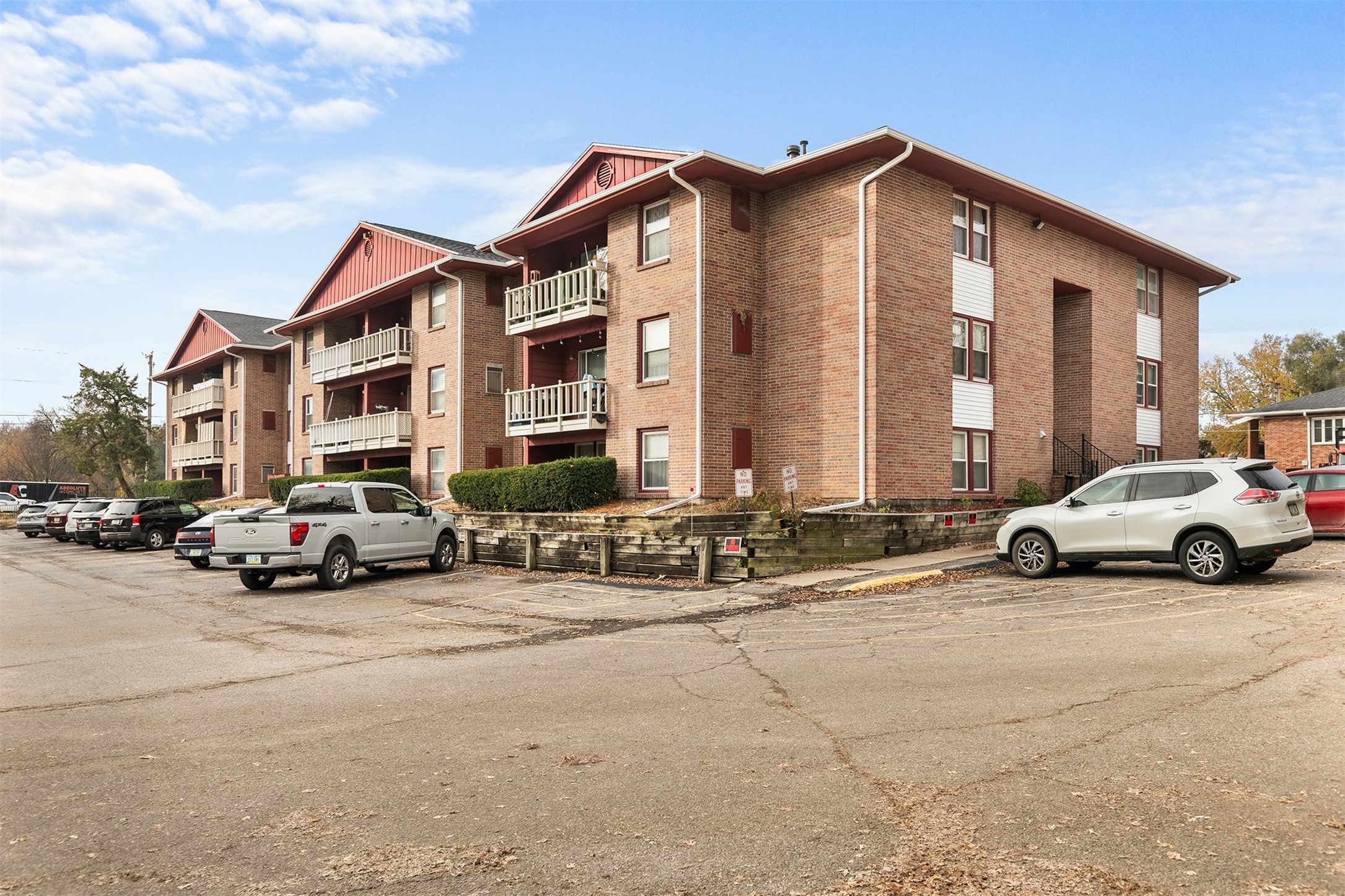 7815 Douglas Avenue 109