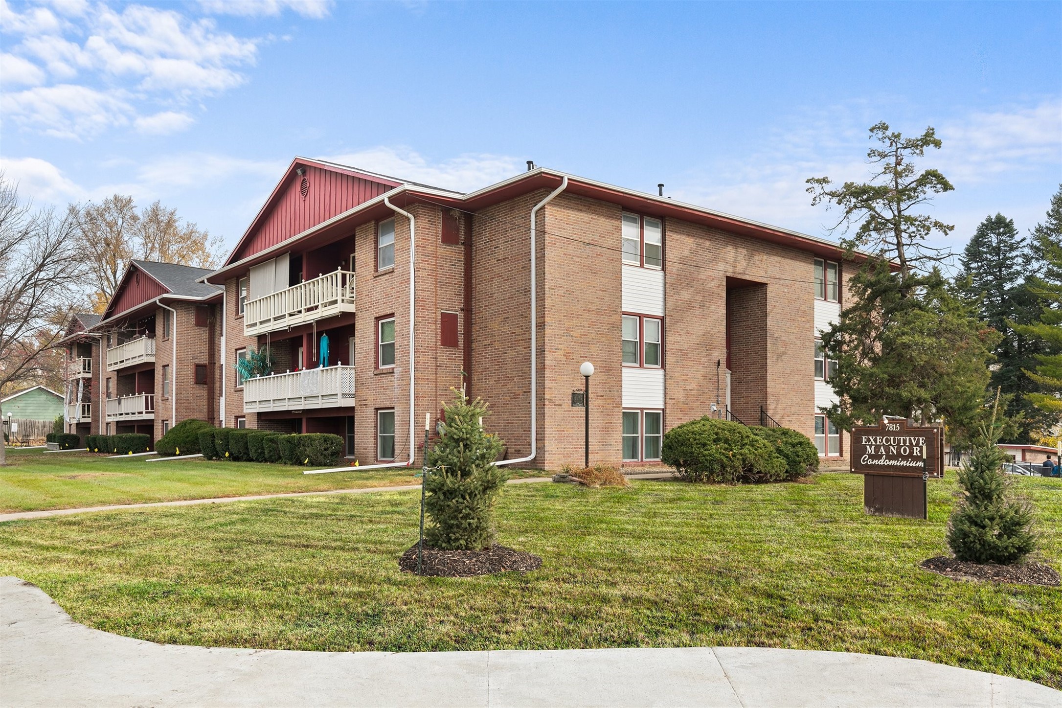 7815 Douglas Avenue 109