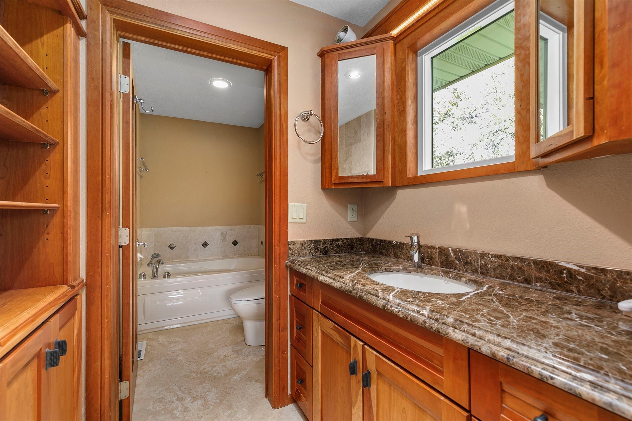 8816 NW 35th Street