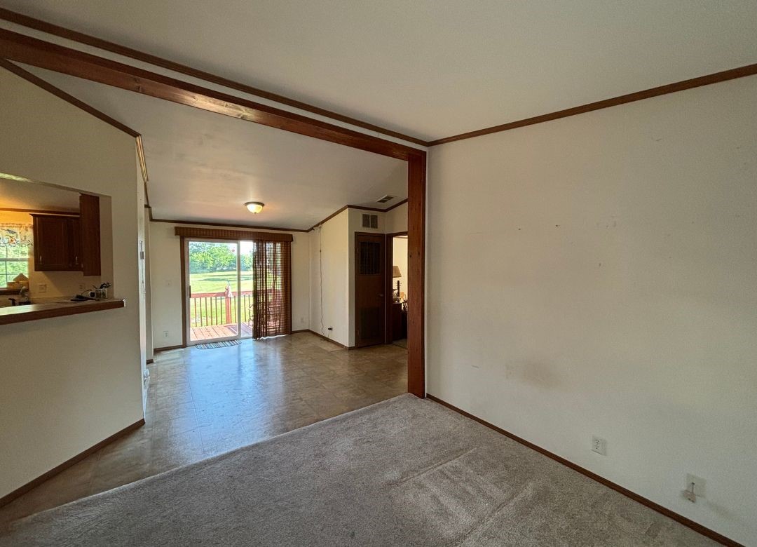 323 W Logan Street