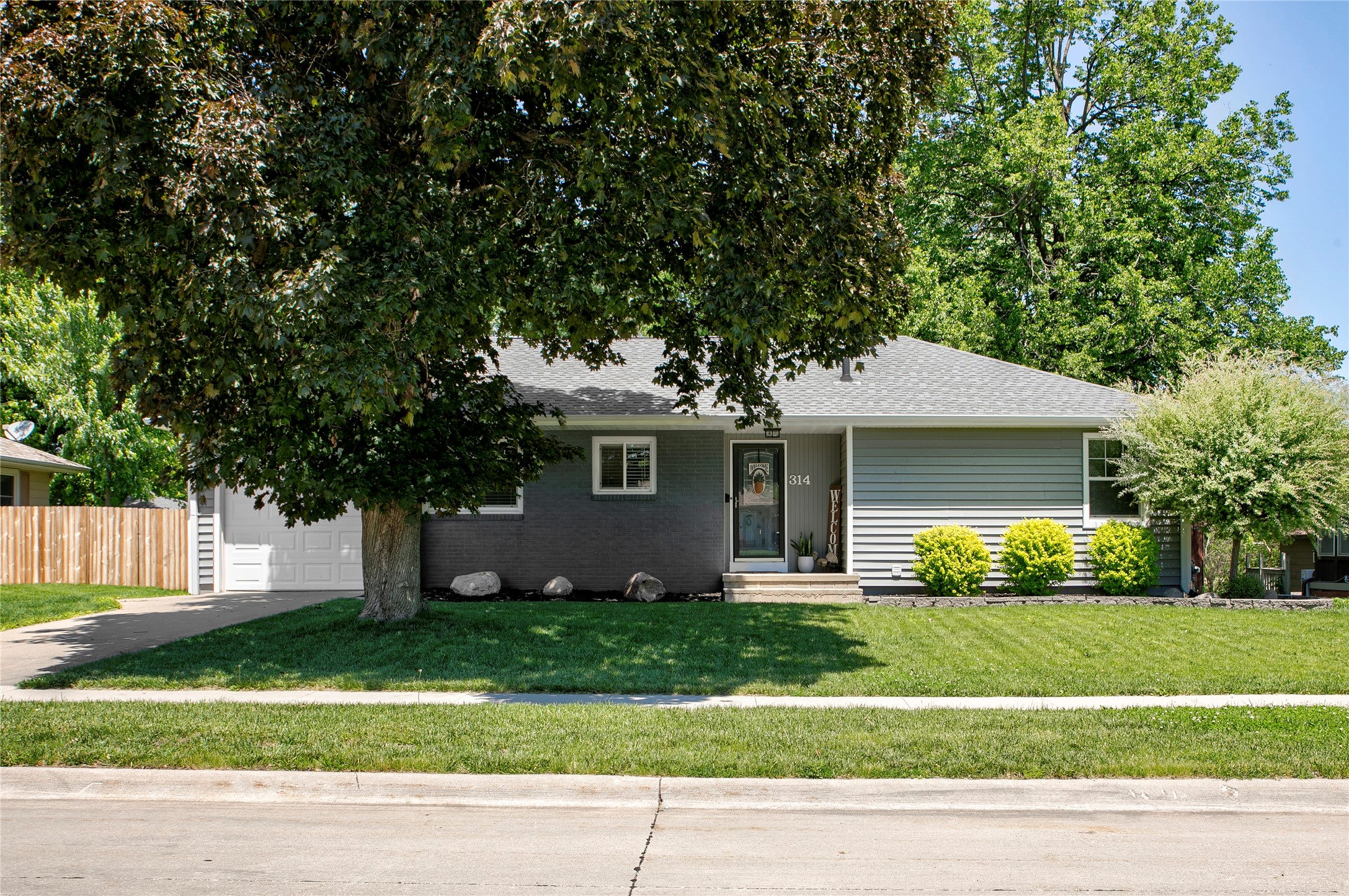 314 SE East Lawn Drive