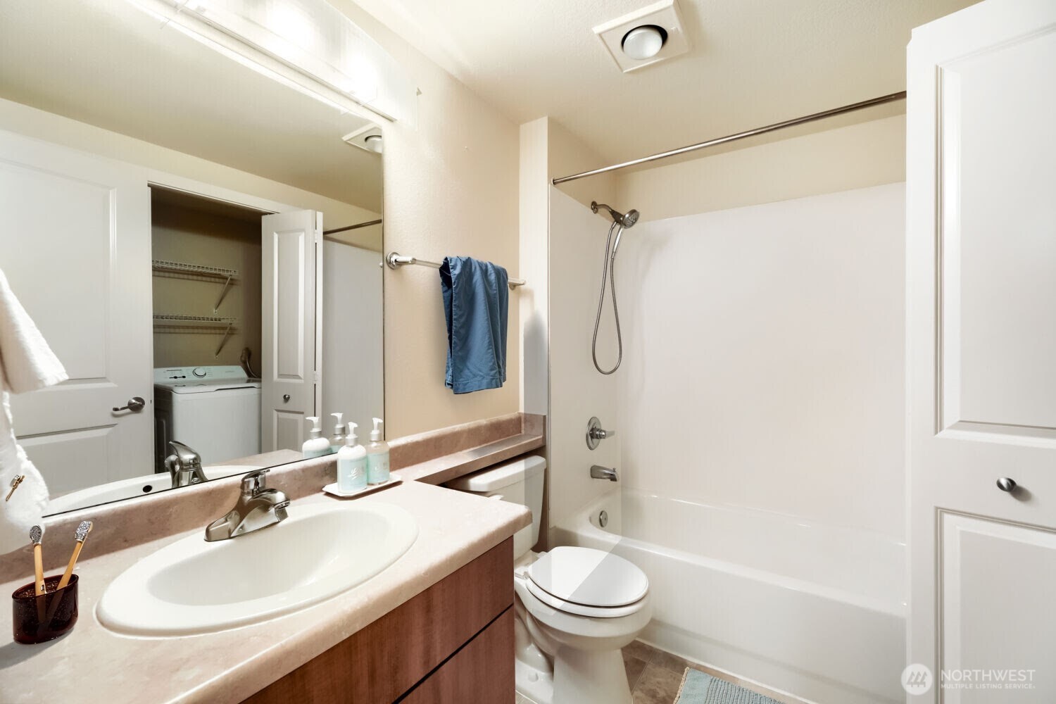 16101 BOTHELL EVERETT Highway Unit: D204