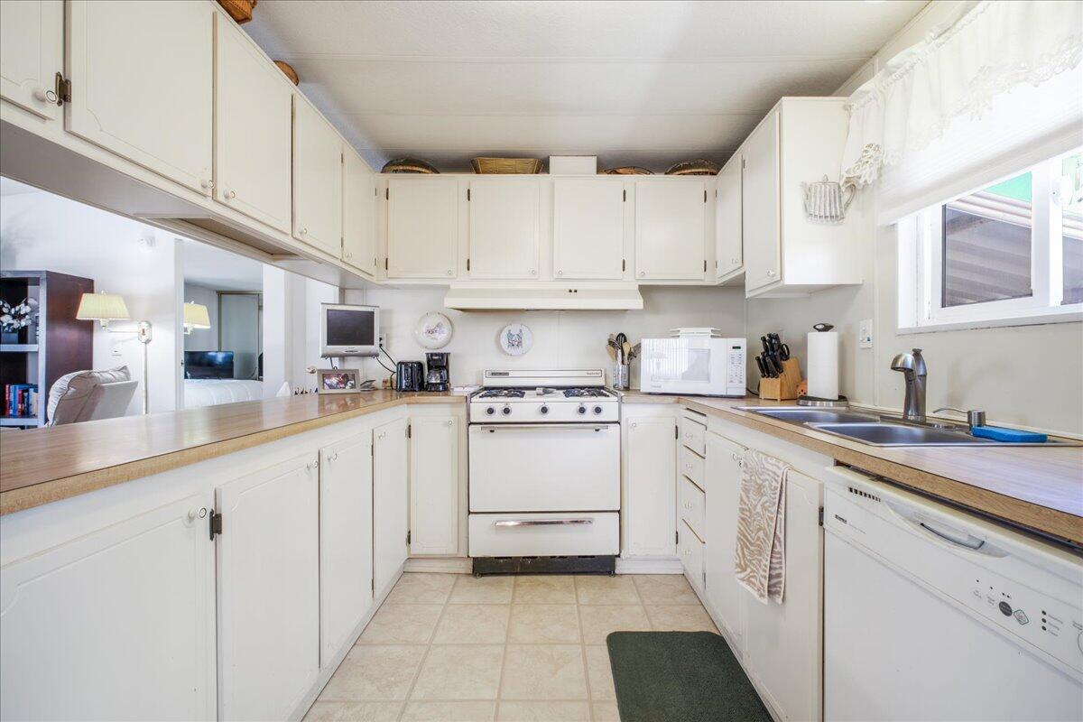 32857 Bloomfield AVE