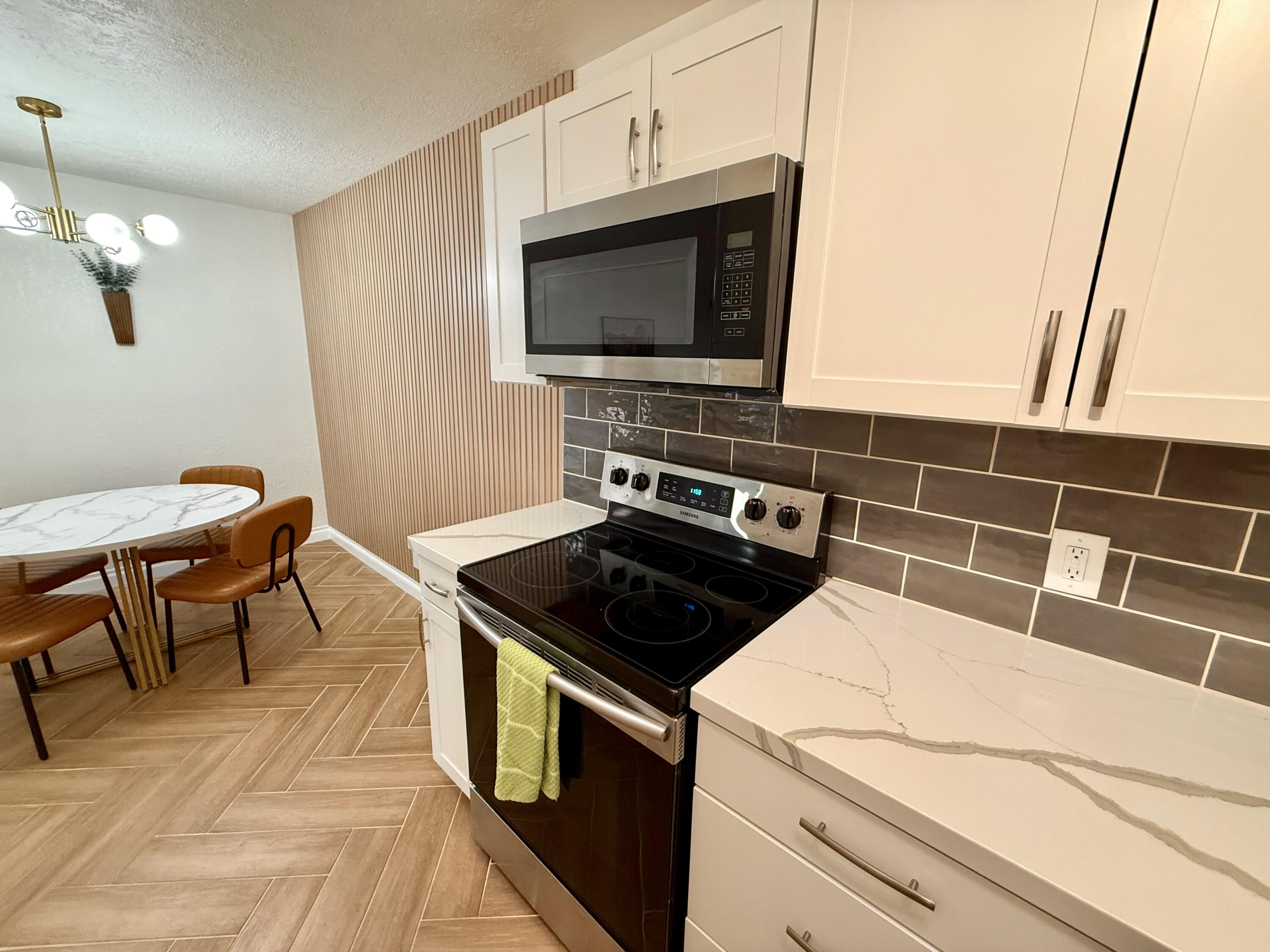 2875 N Los Felices RD Unit: 107