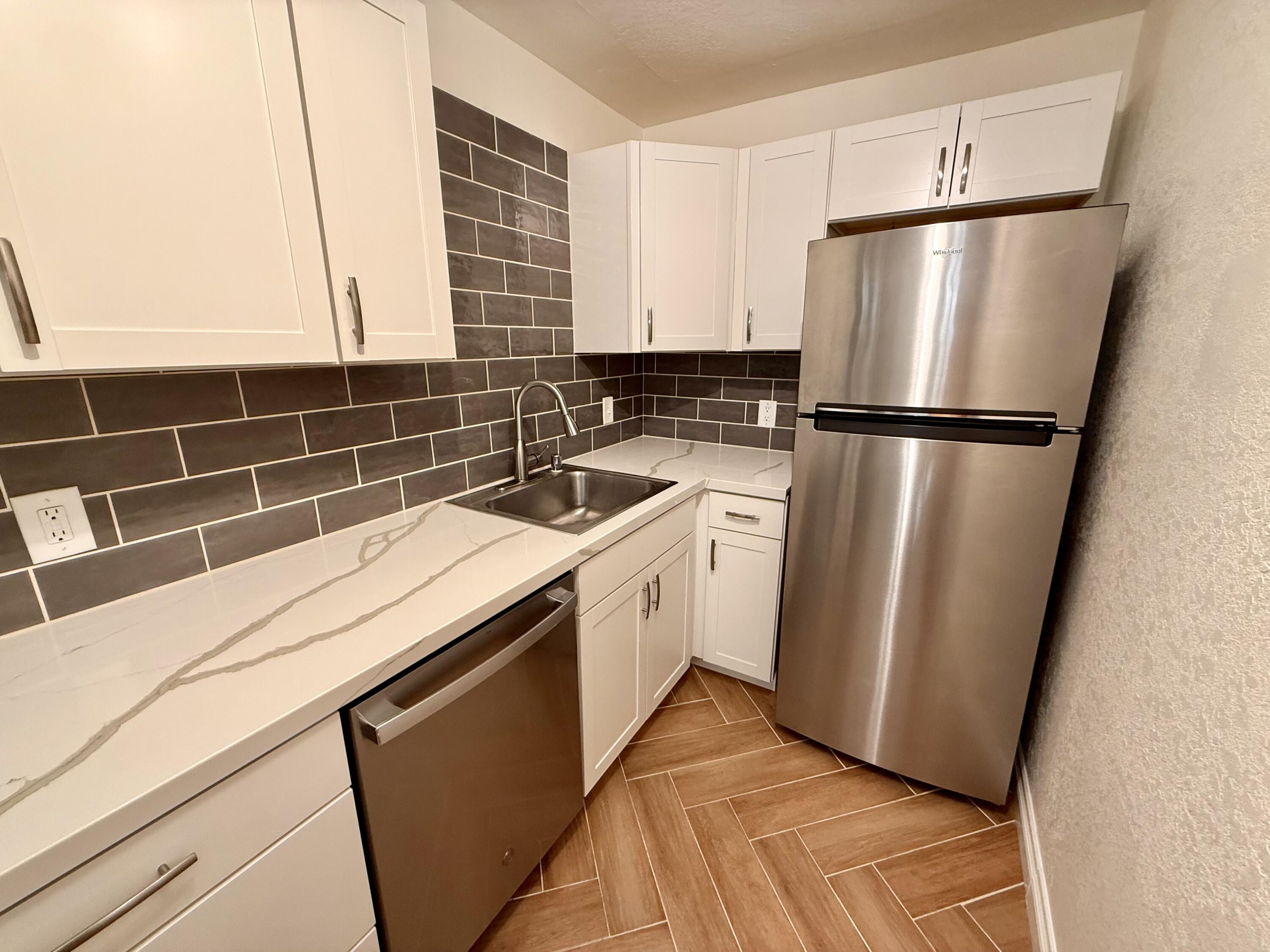 2875 N Los Felices RD Unit: 107