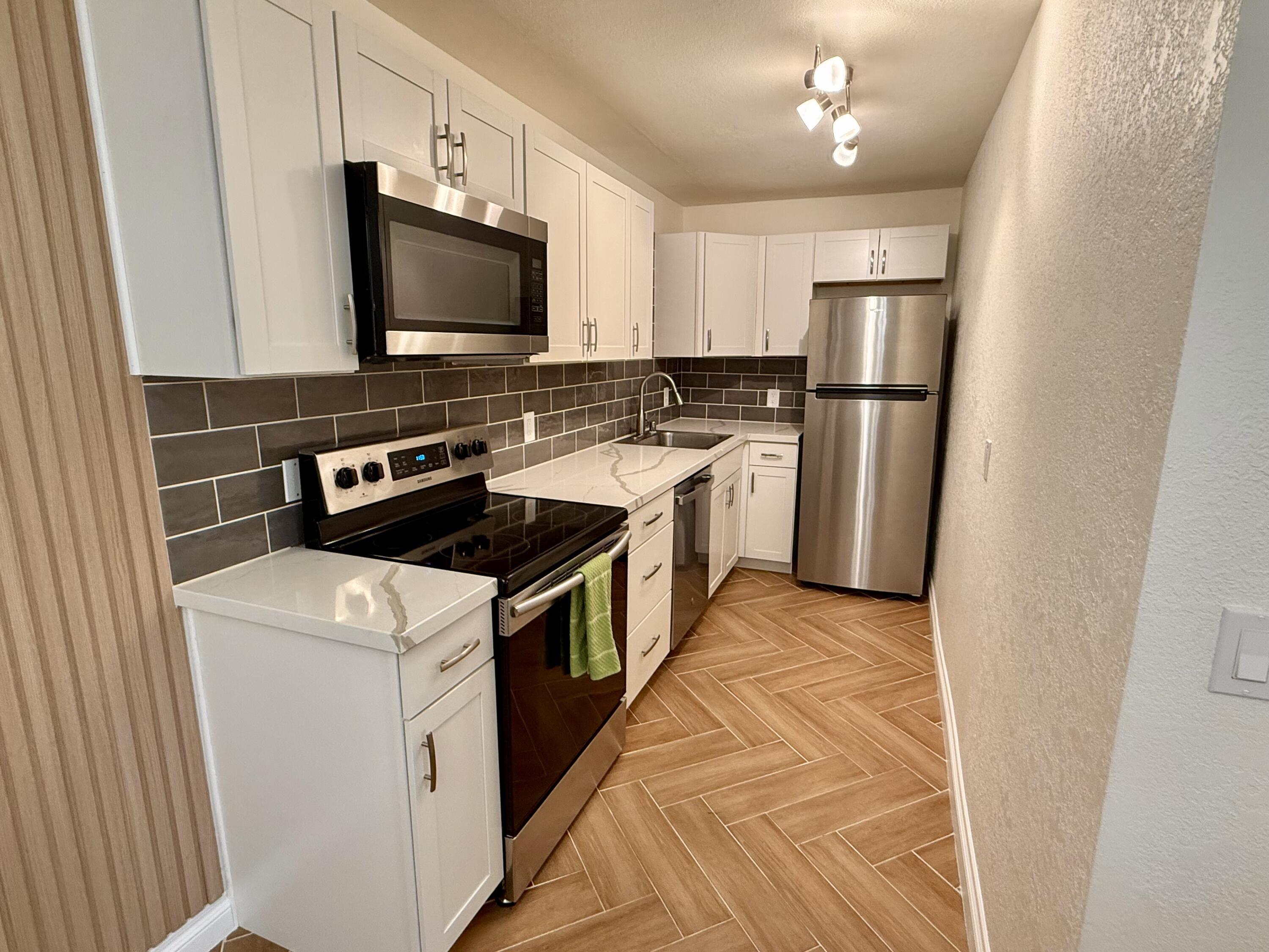 2875 N Los Felices RD Unit: 107