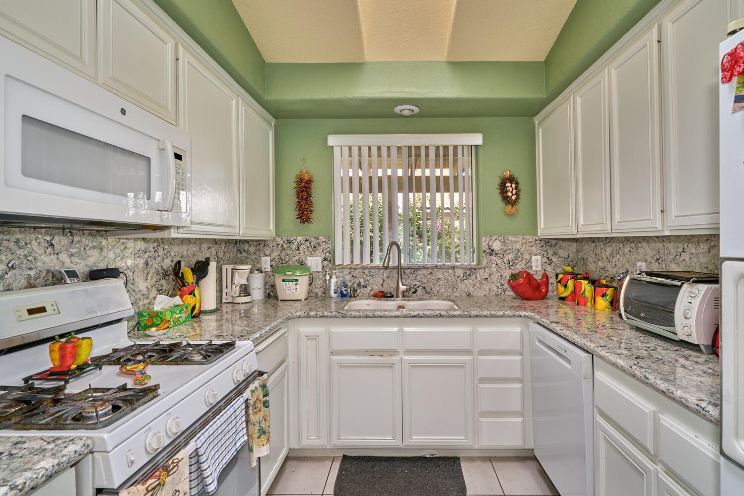 33853 Drifting Sands CIR