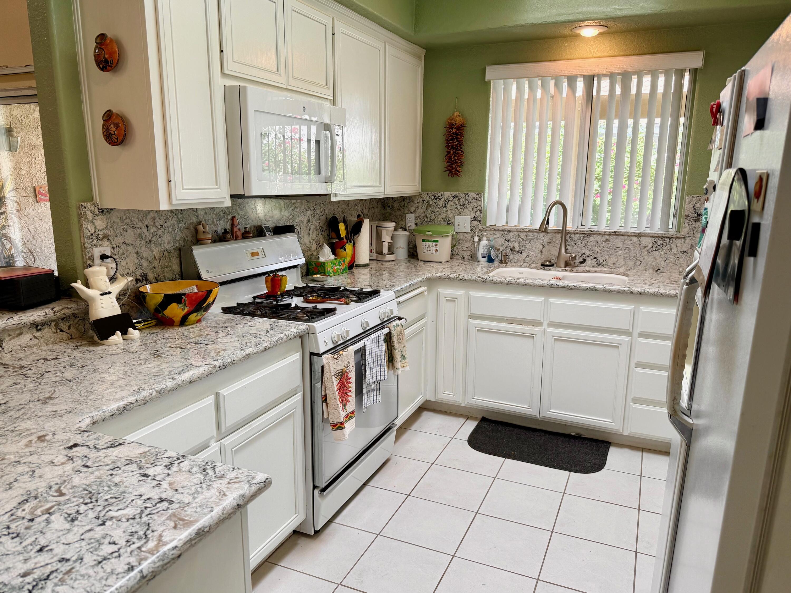 33853 Drifting Sands CIR