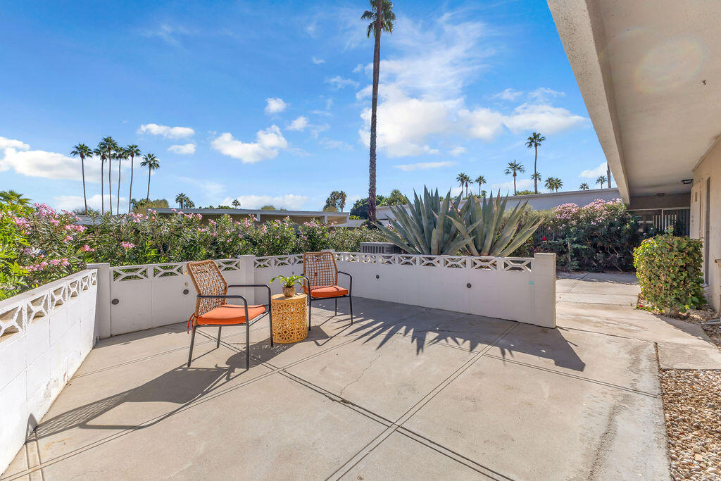 2033 E Ramon RD Unit: 7a