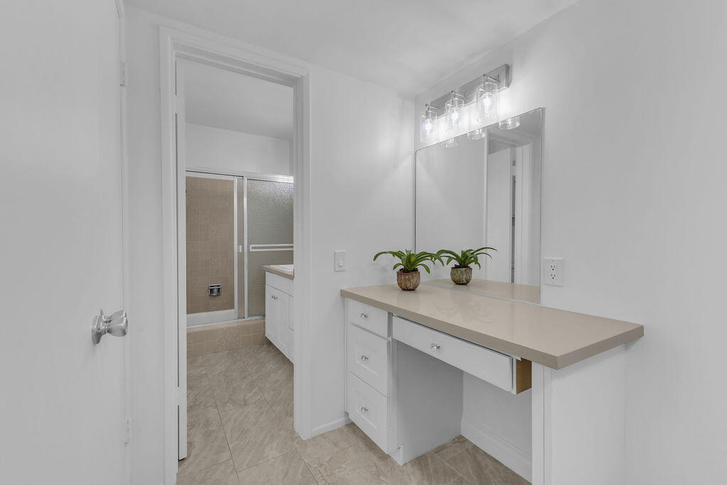 2033 E Ramon RD Unit: 7a