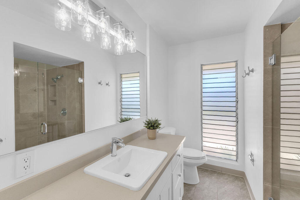 2033 E Ramon RD Unit: 7a