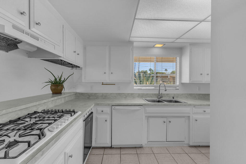 2033 E Ramon RD Unit: 7a