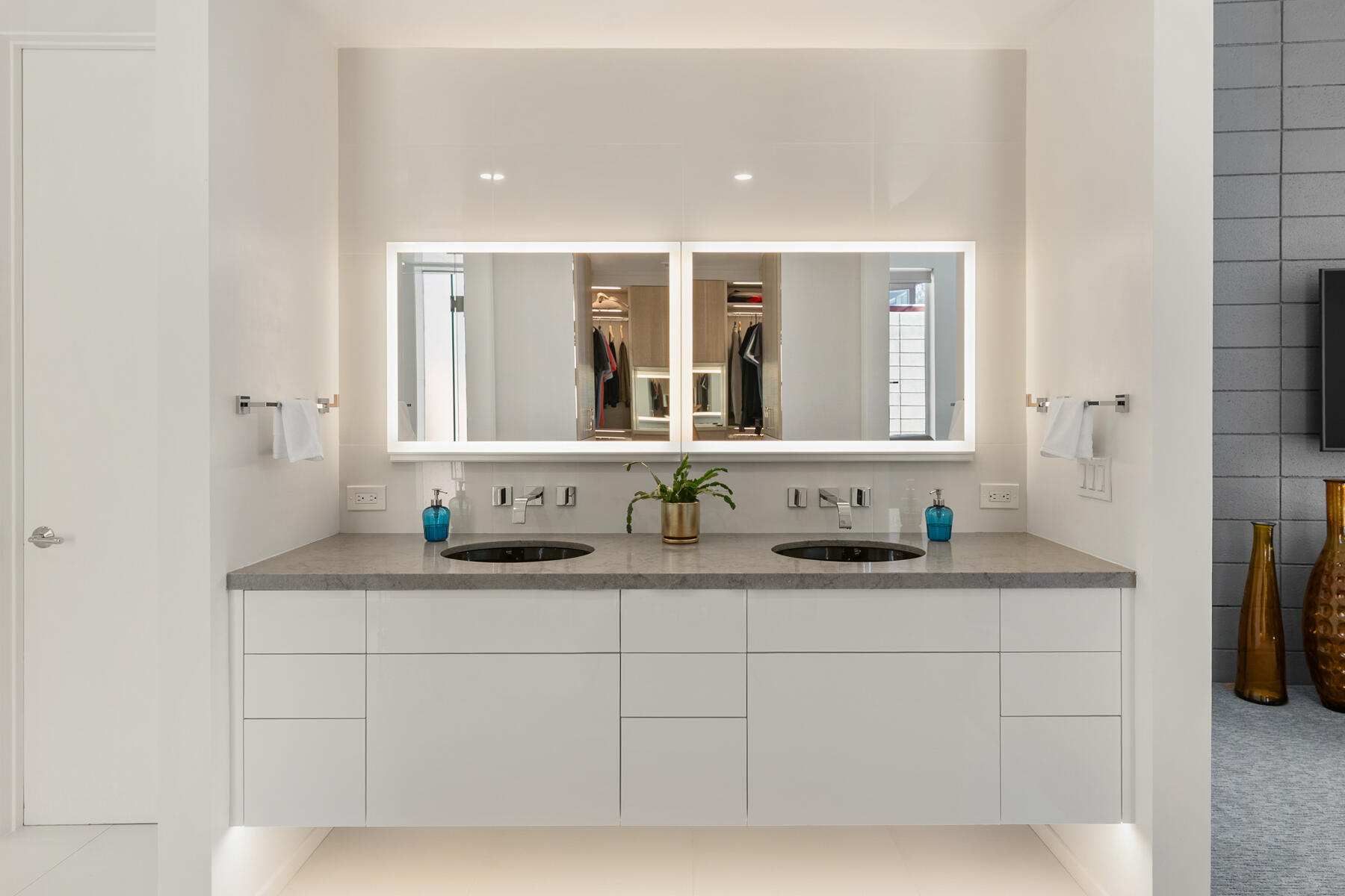 1069 Azure CT