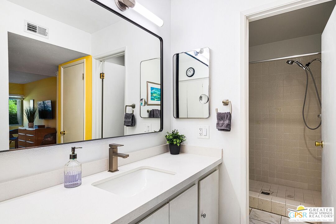 1719 Capri Cir