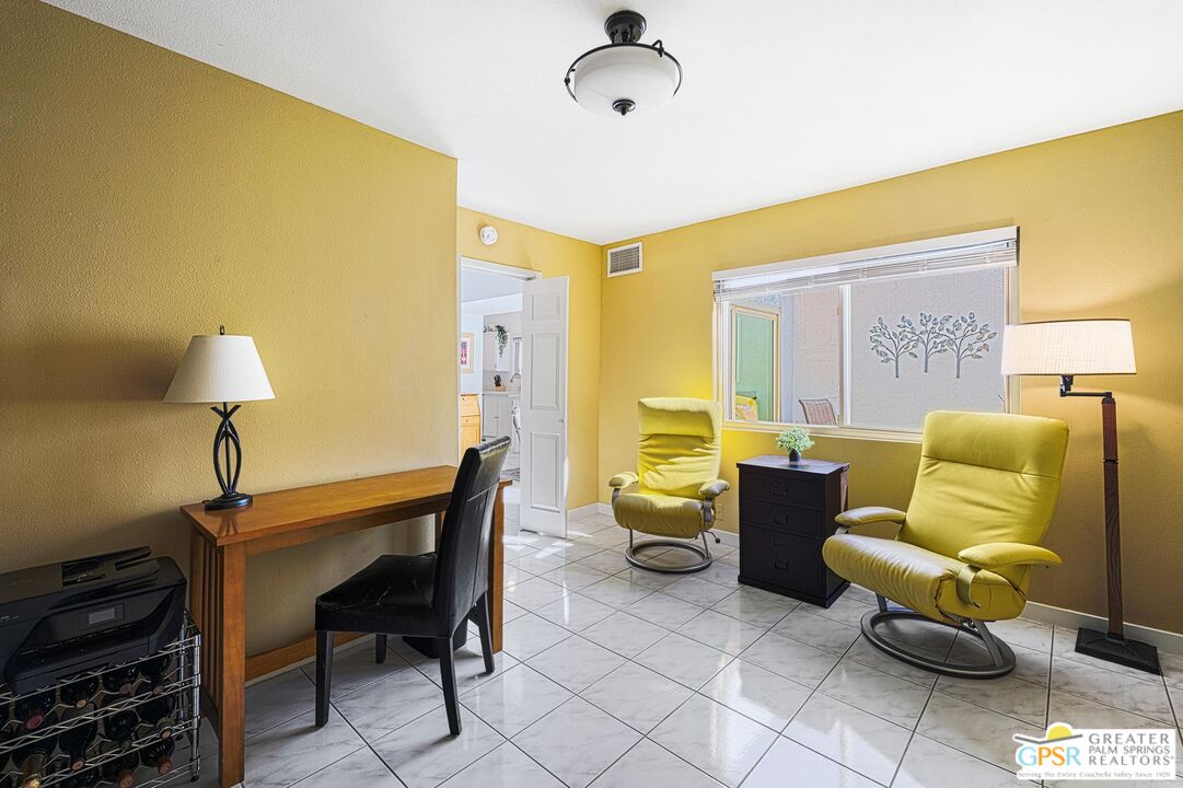 1719 Capri Cir