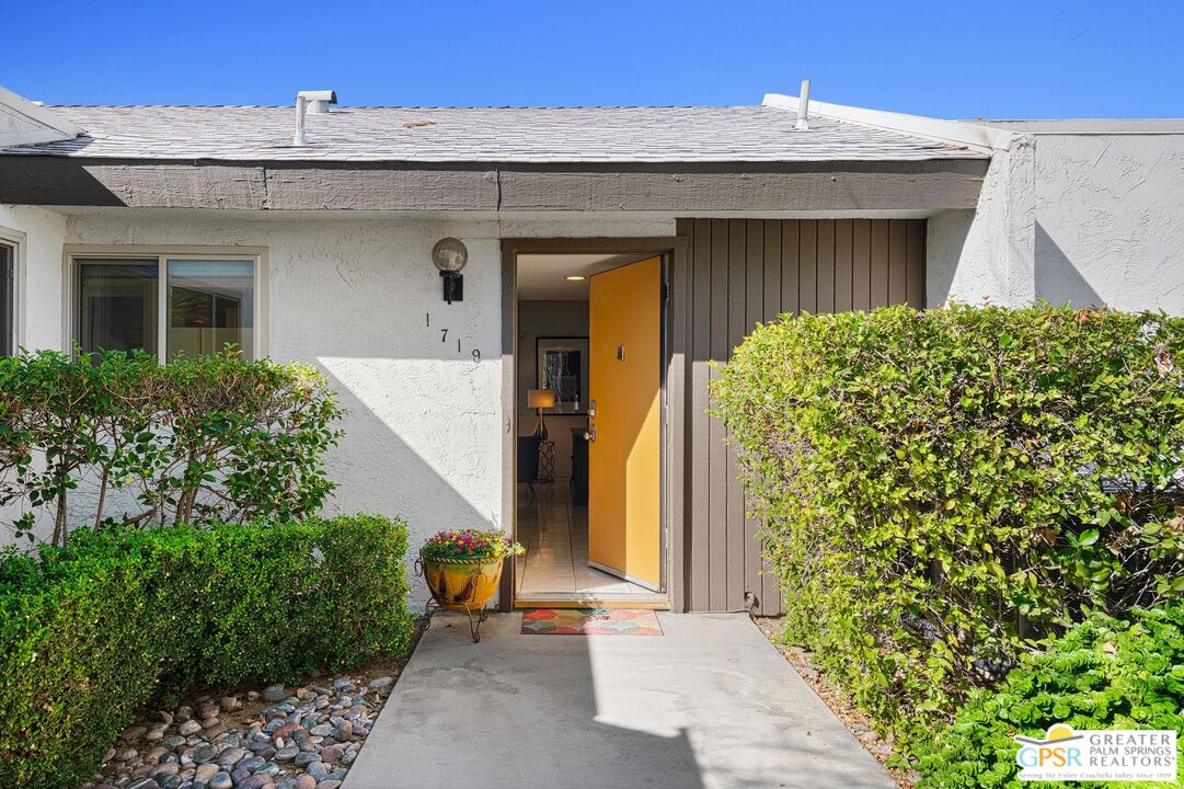 1719 Capri Cir