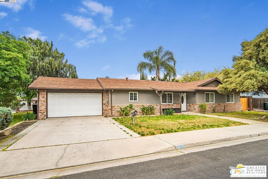 1925 Cota Way