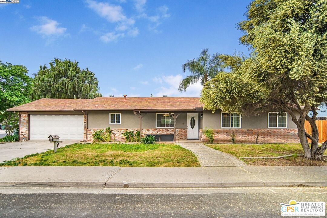 1925 Cota Way