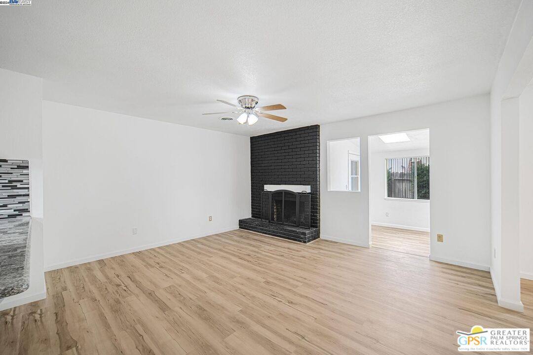 1925 Cota Way