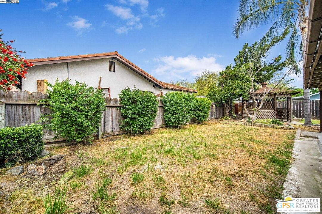 1925 Cota Way