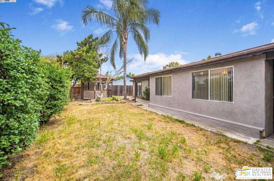1925 Cota Way