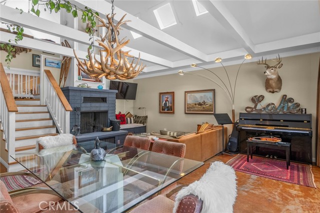 2157 Mariposa LN