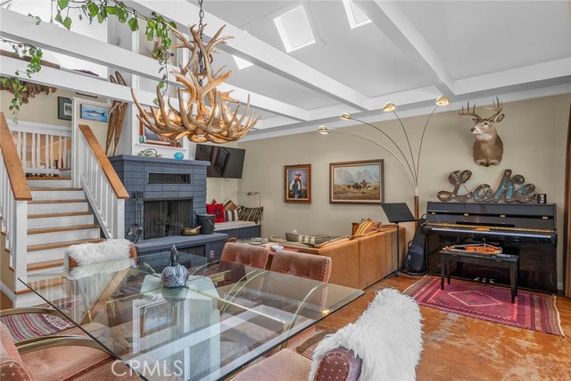 2157 Mariposa LN