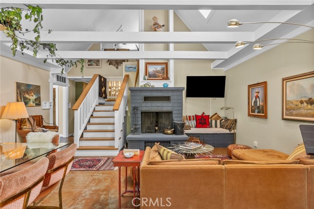 2157 Mariposa LN