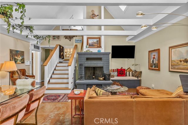 2157 Mariposa LN