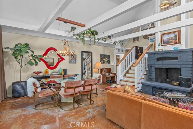 2157 Mariposa LN