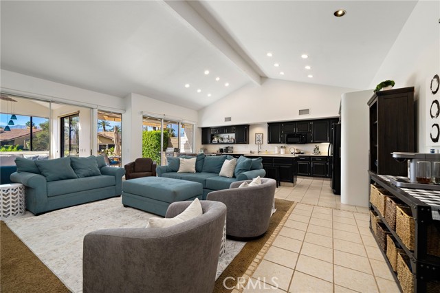 77 Laredo LN