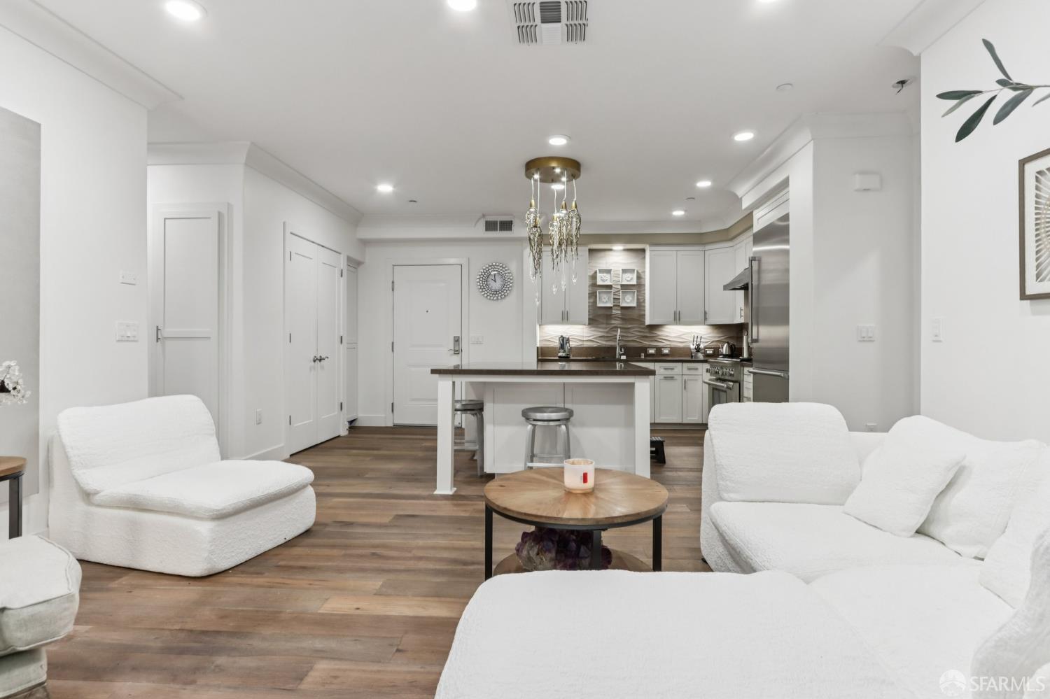 1003 Woodbury Road # 104