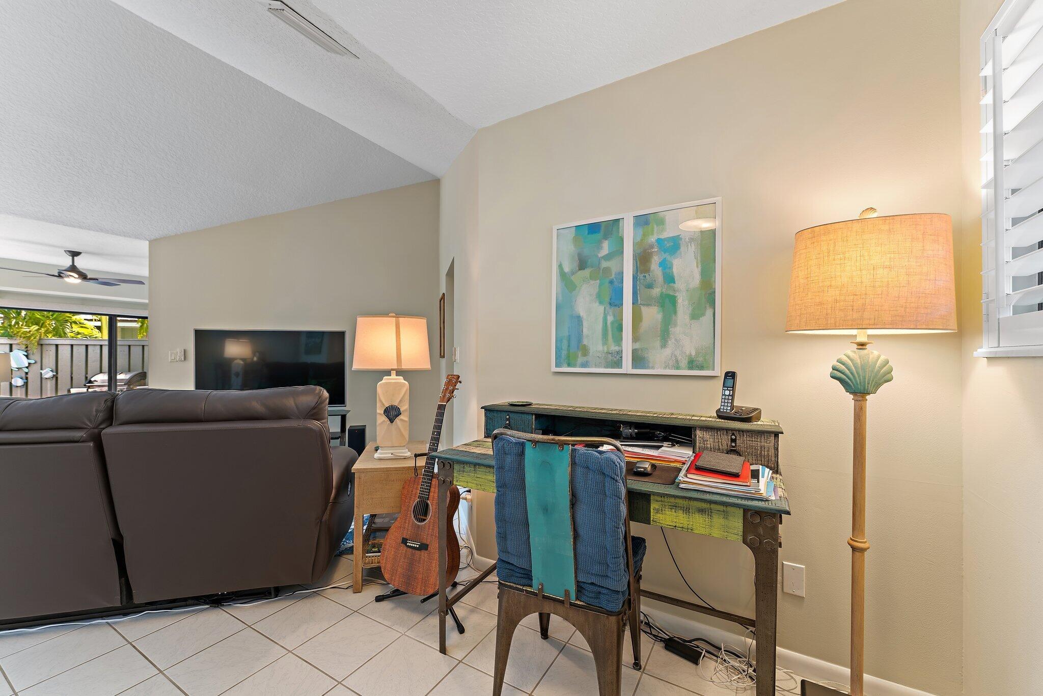 1127 E Seminole Avenue 4b
