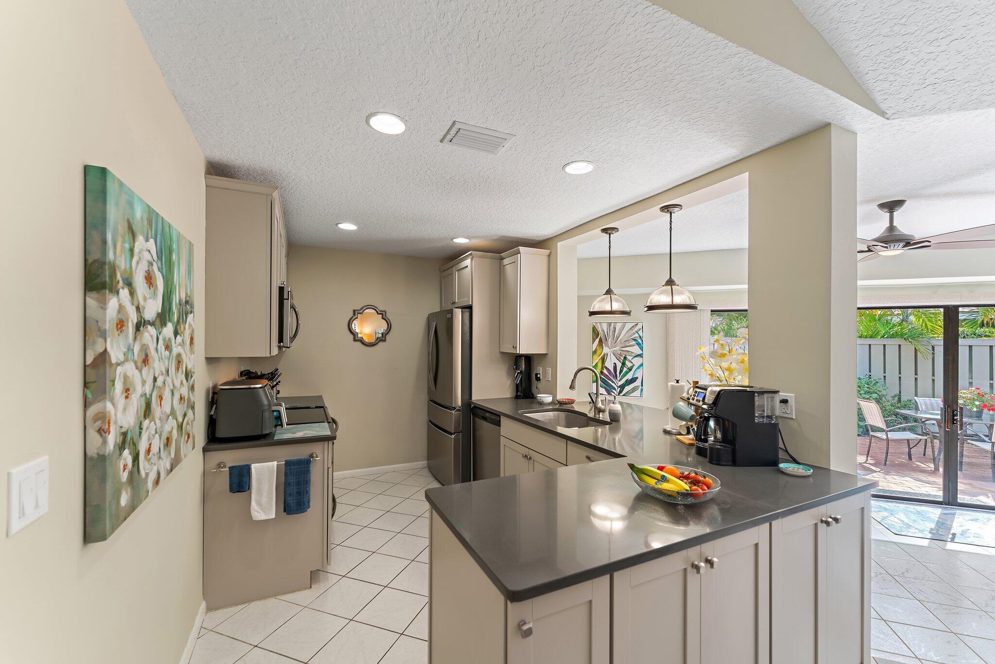 1127 E Seminole Avenue 4b