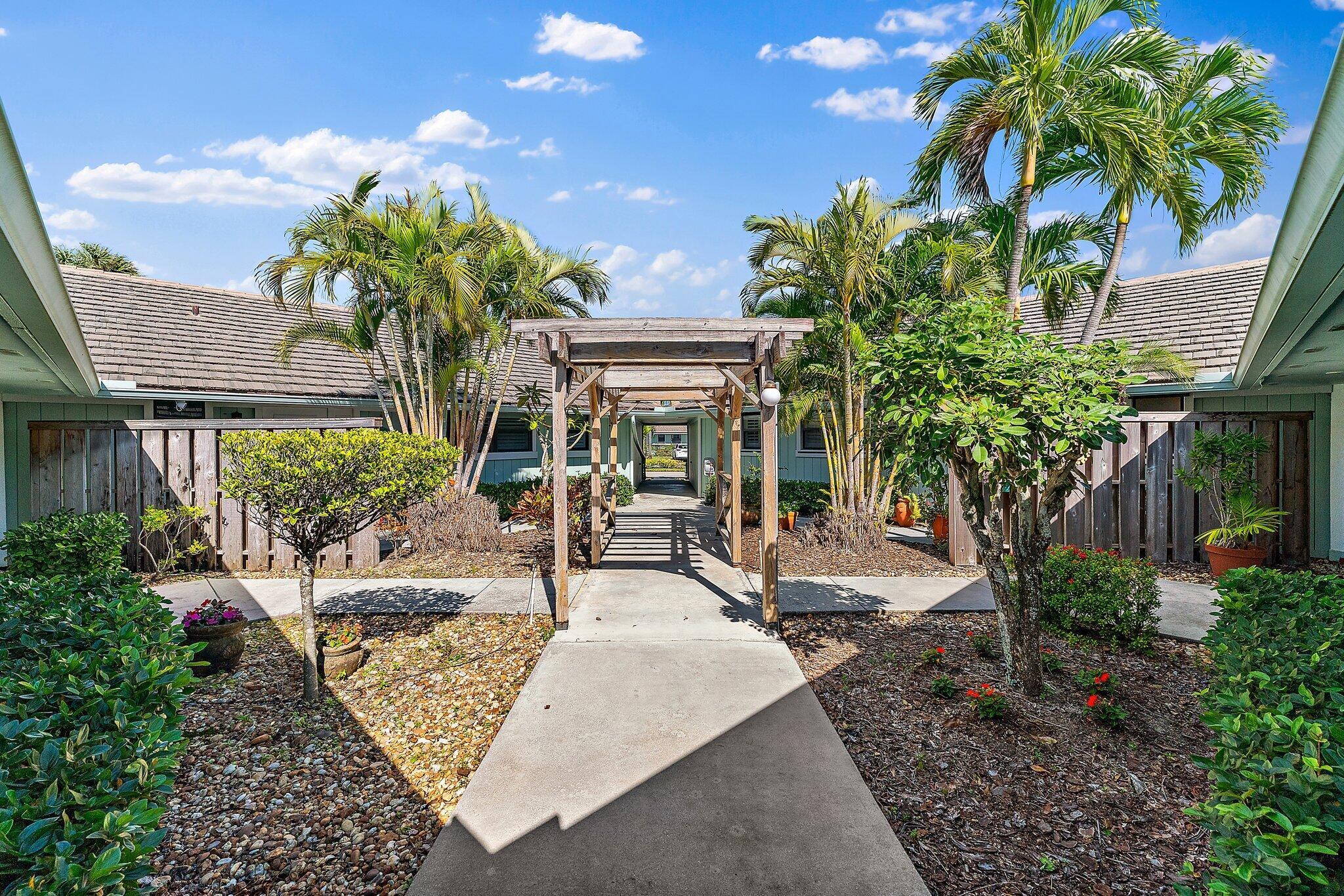 1127 E Seminole Avenue 4b
