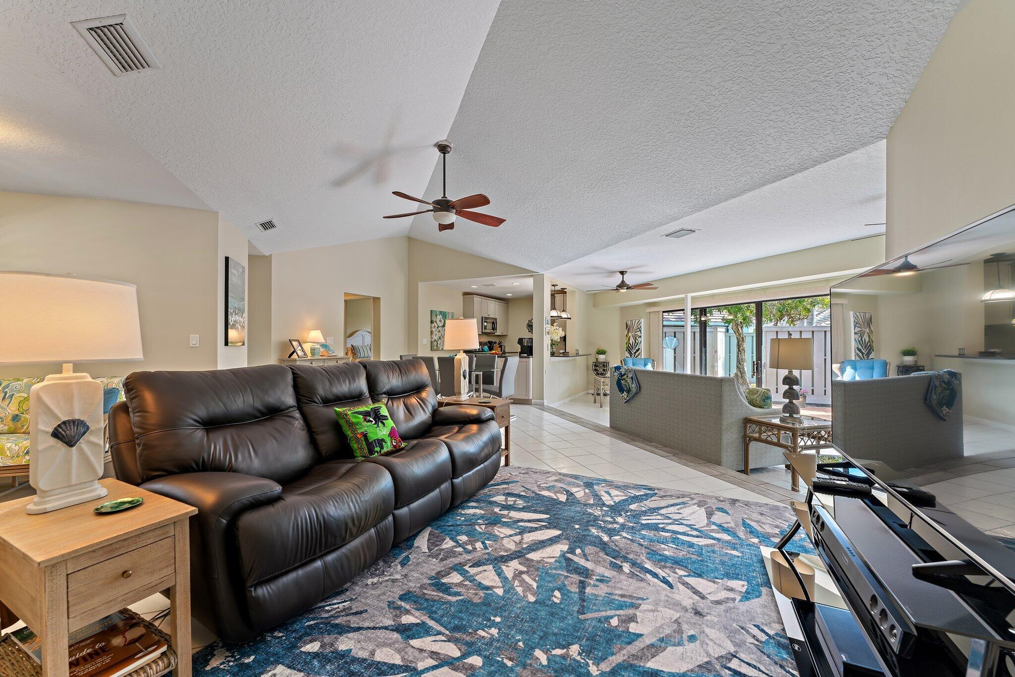 1127 E Seminole Avenue 4b