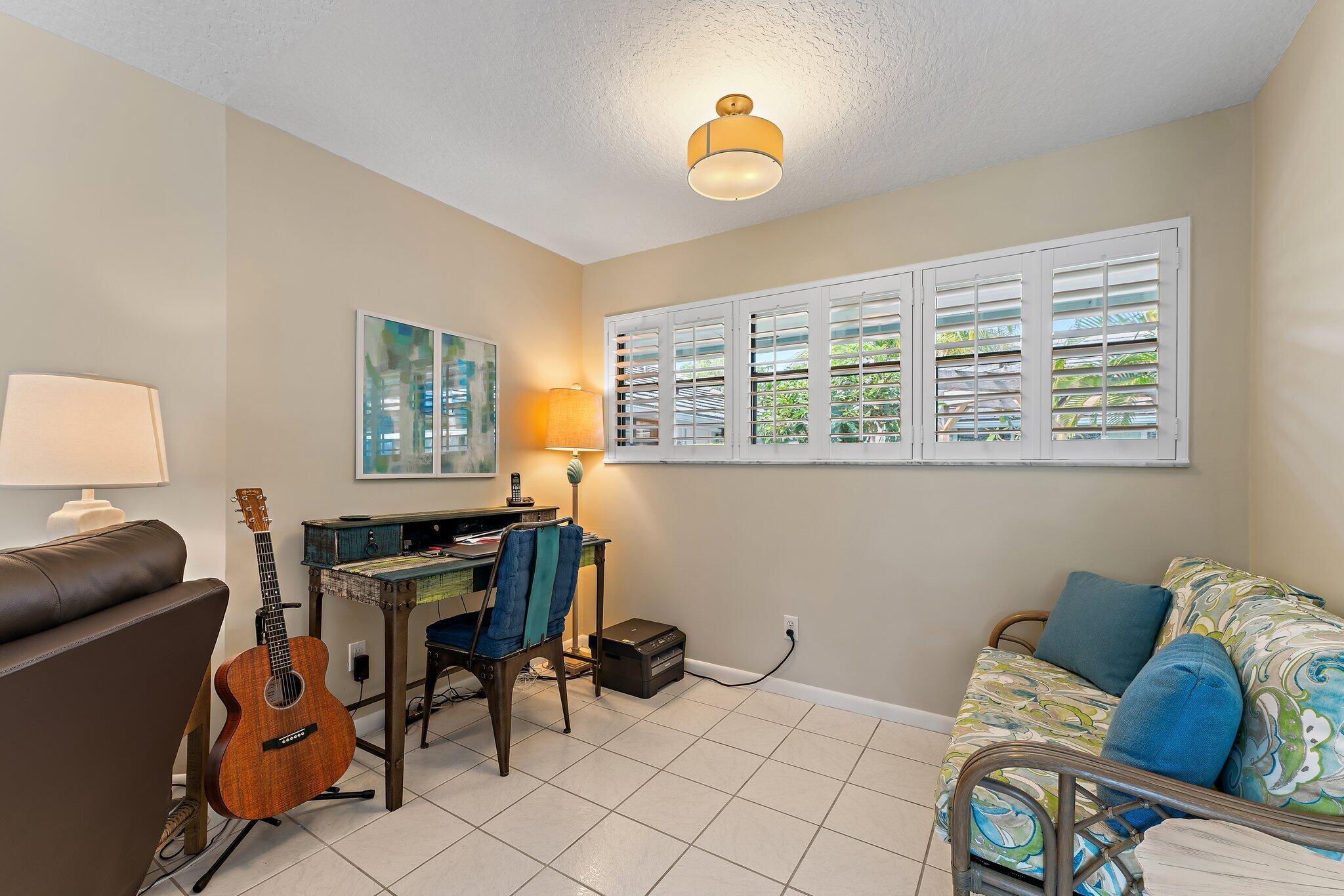1127 E Seminole Avenue 4b