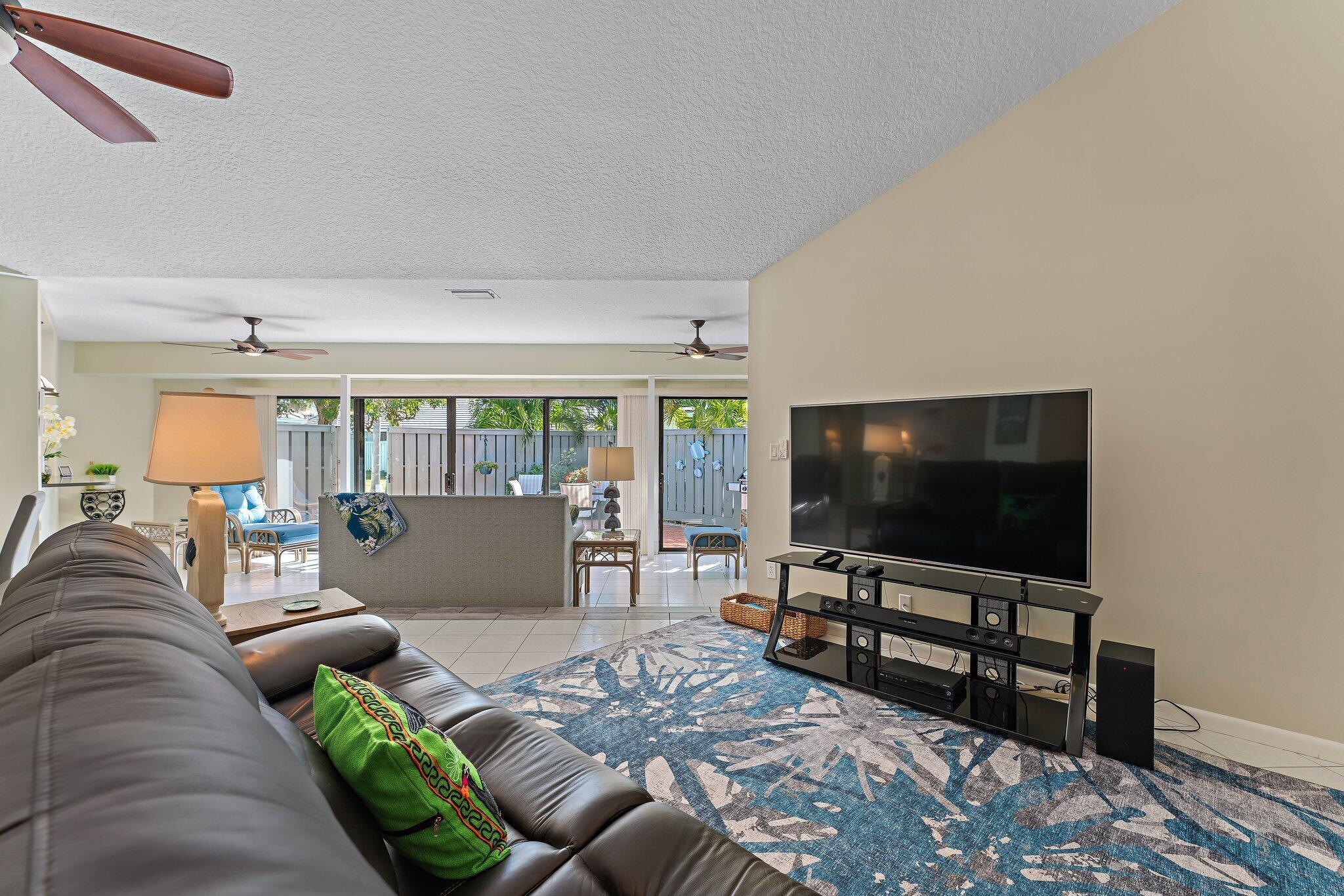 1127 E Seminole Avenue 4b