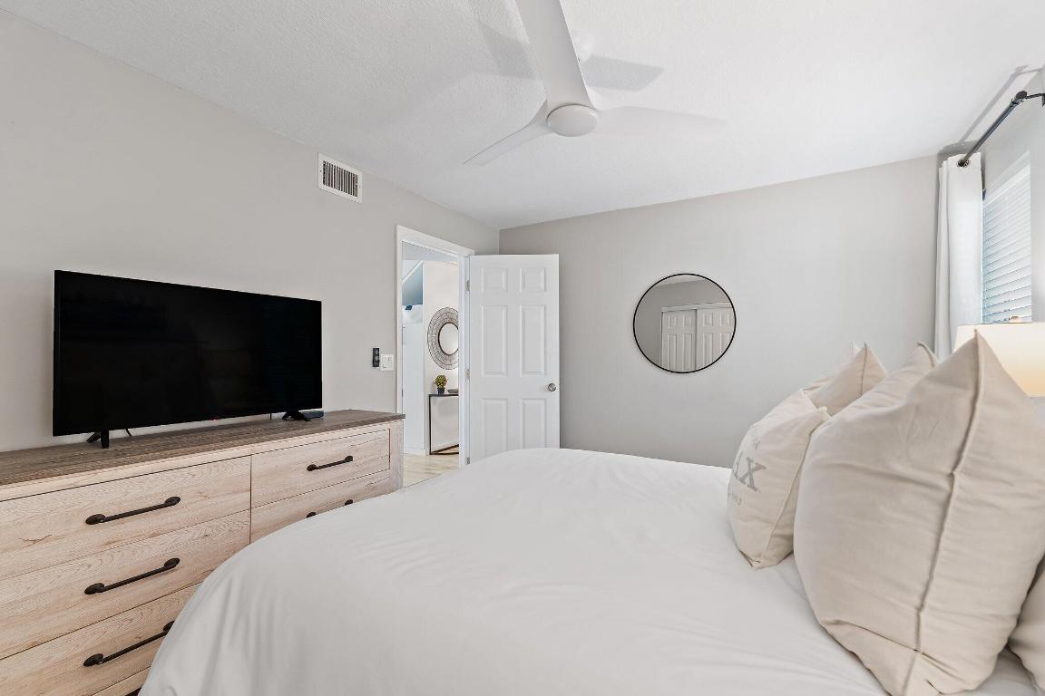 1605 S Us Highway 1 209m2