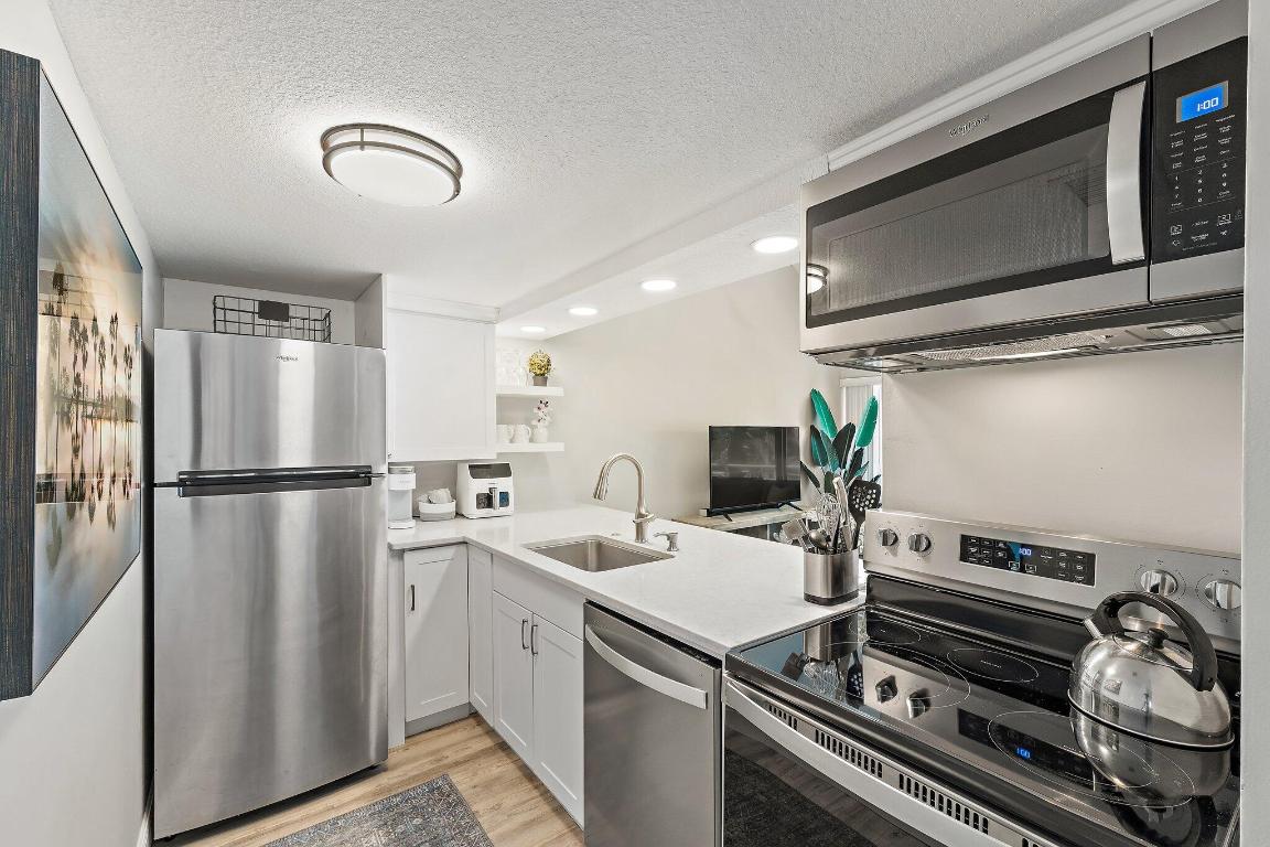 1605 S Us Highway 1 209m2