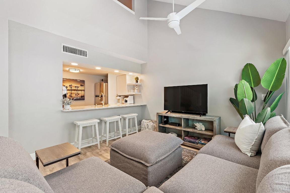 1605 S Us Highway 1 209m2