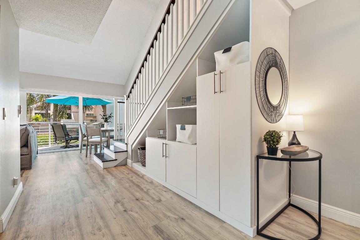 1605 S Us Highway 1 209m2