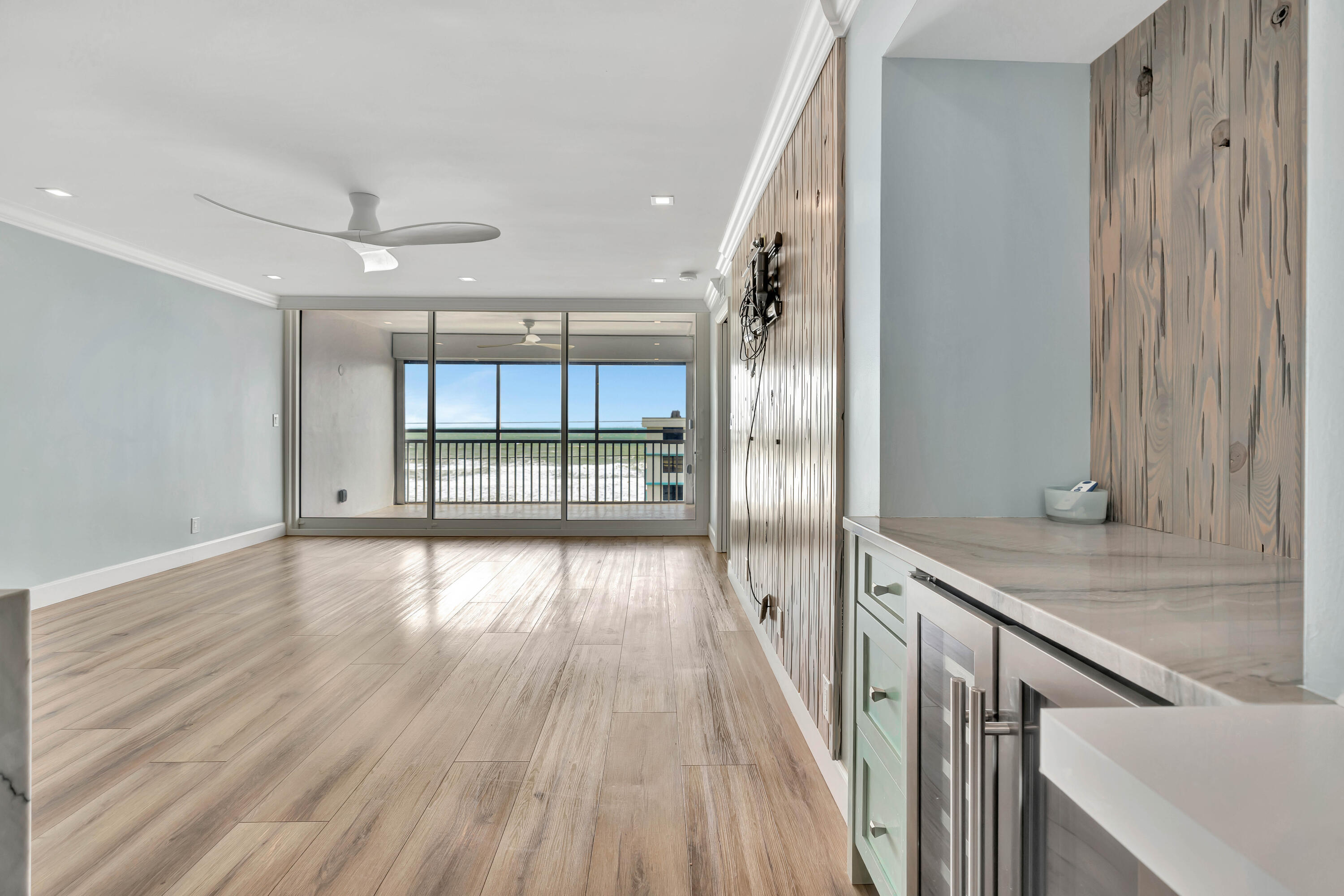 911 Ocean Drive 704