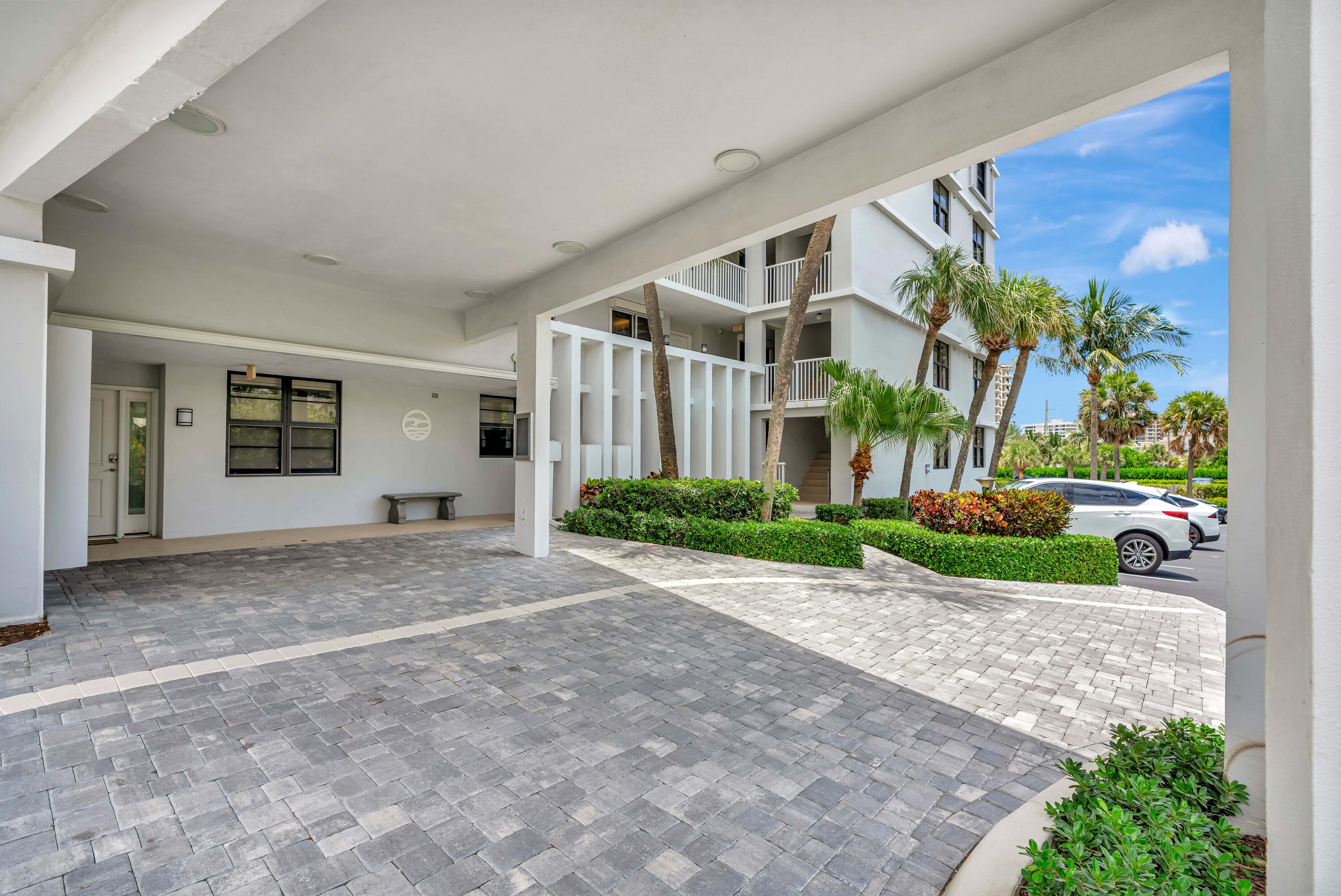 911 Ocean Drive 704