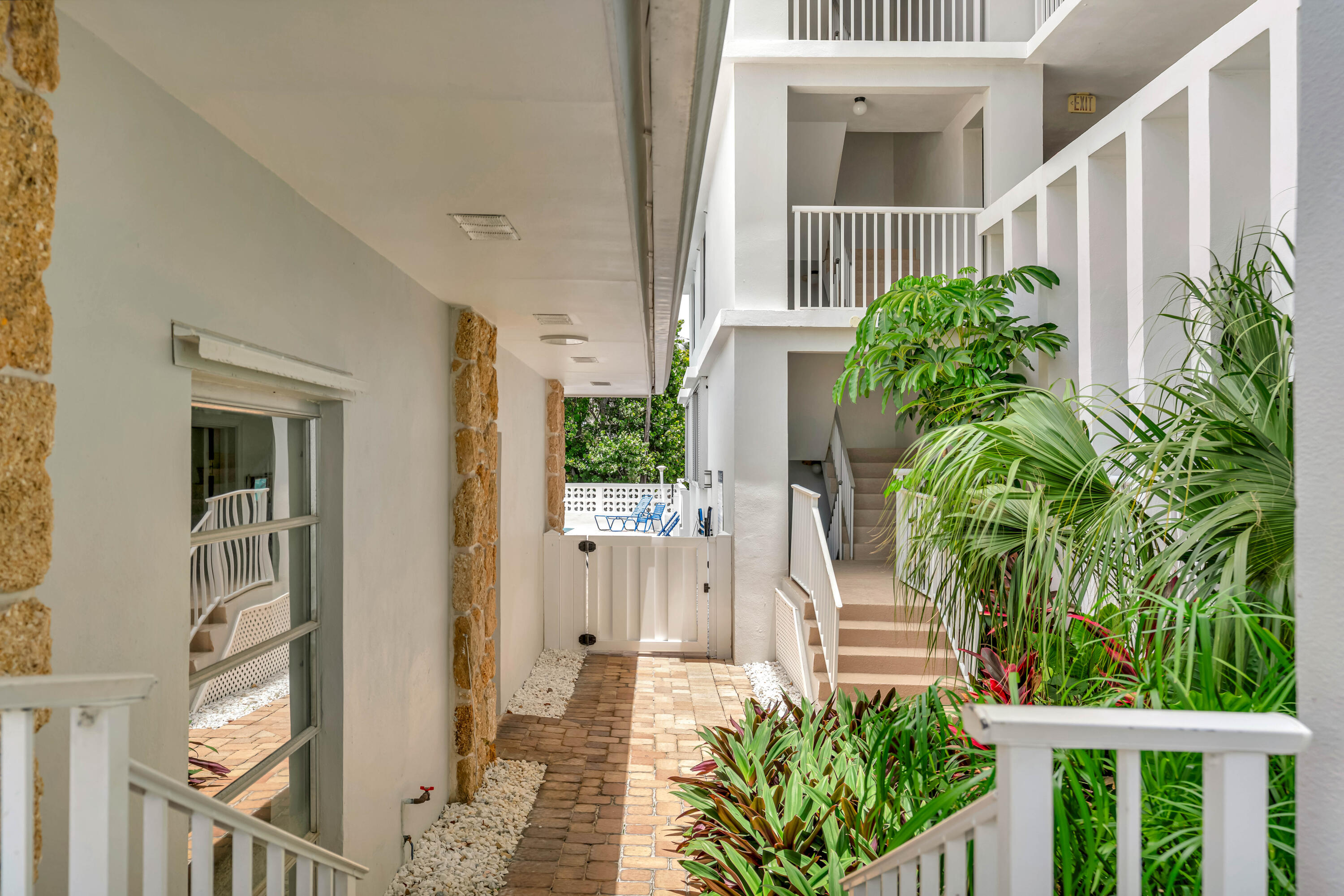 911 Ocean Drive 704