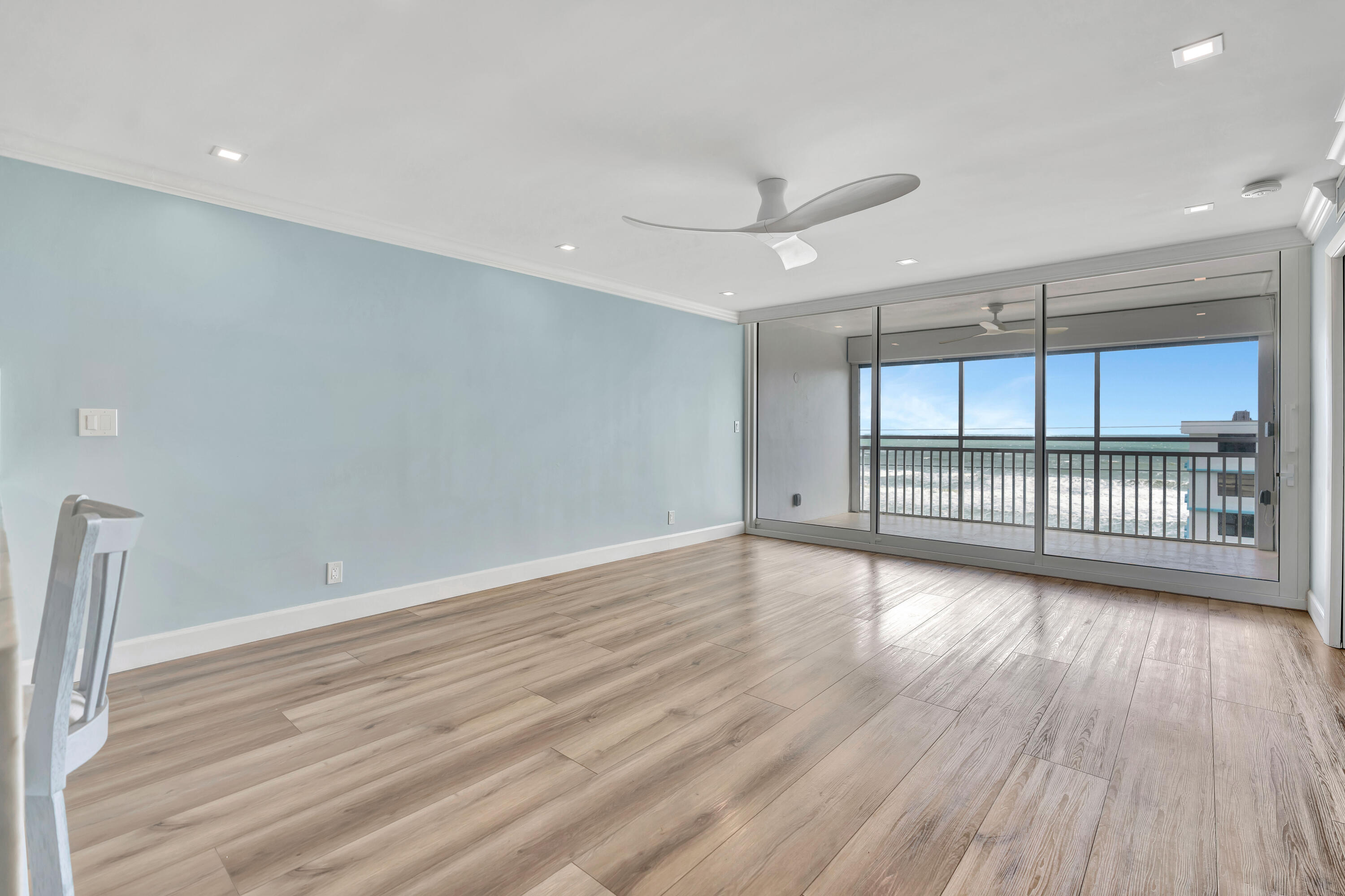 911 Ocean Drive 704