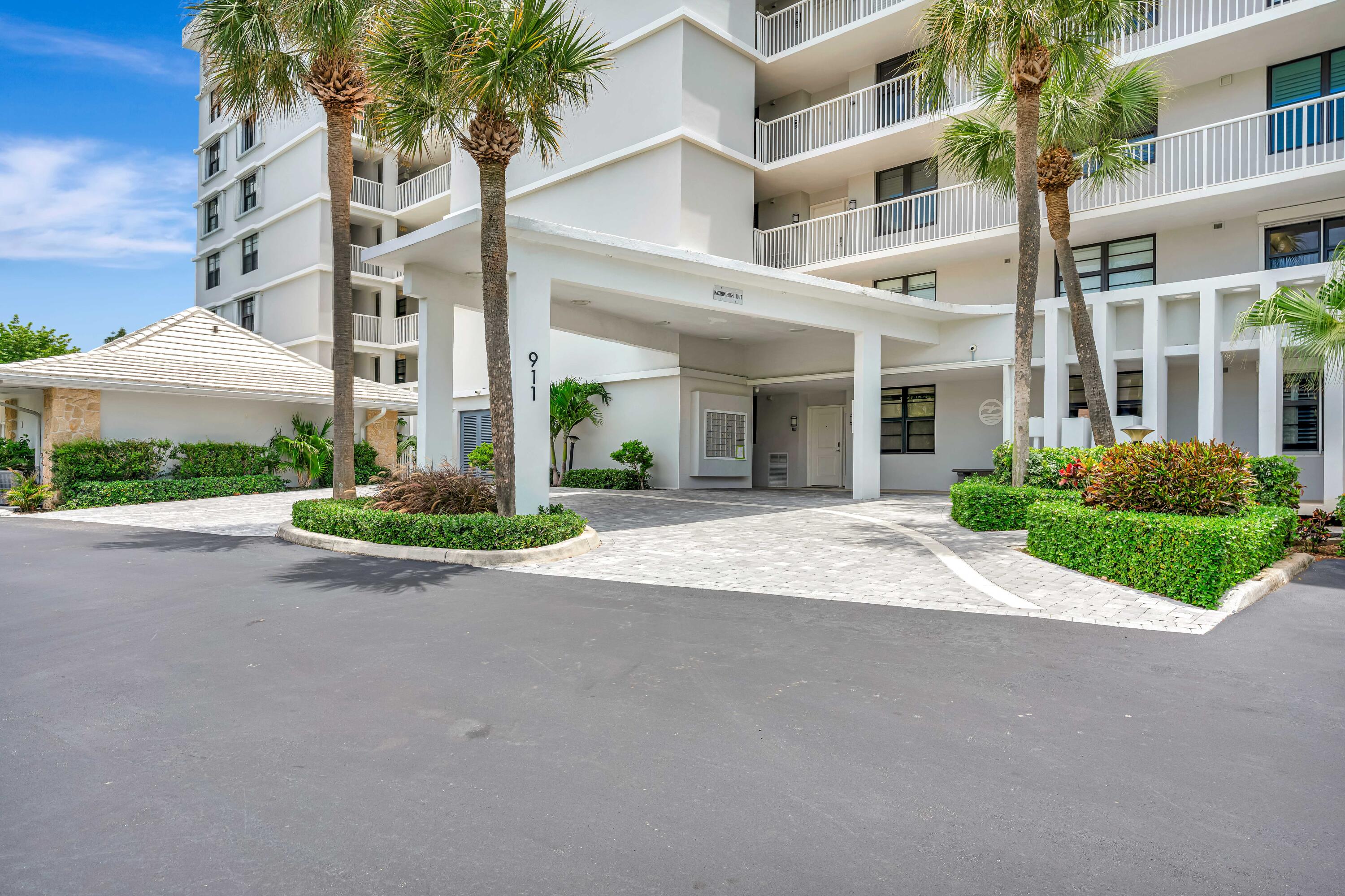 911 Ocean Drive 704