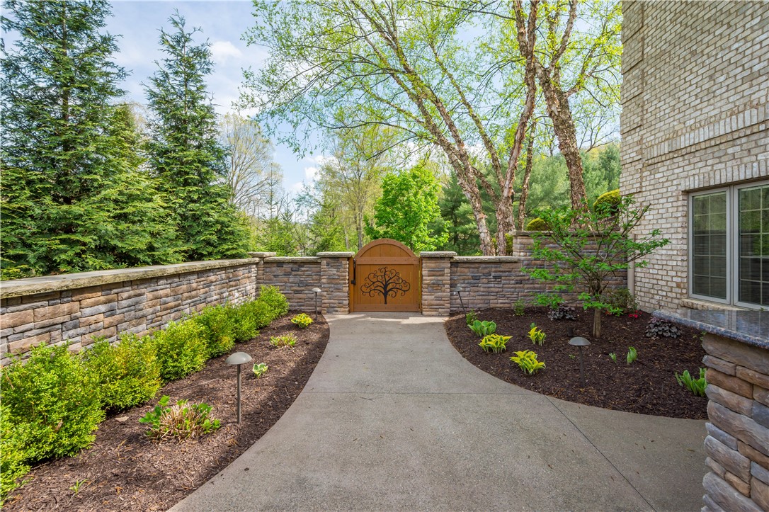 2207 Grandeur Dr