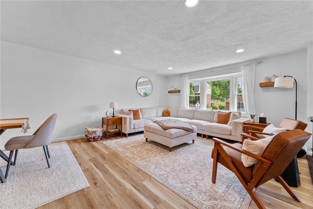 2406 Rolling Farms Rd